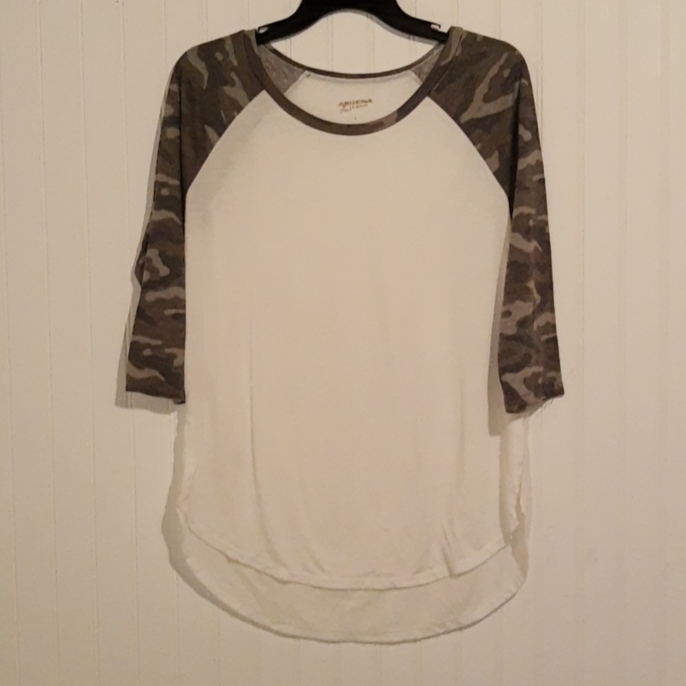 ✨ Cute medium sleeve tee ✨